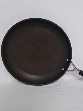 Le Creuset Toughened Nonstick PRO 12-inch (30cm) Frying Pan
